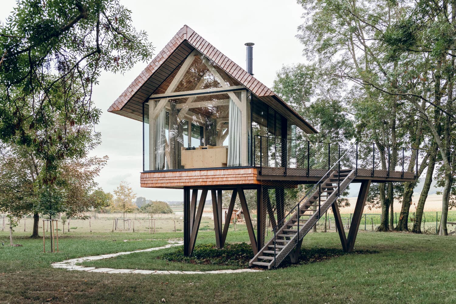 Zen House ngôi nhà gỗ thông 30m2 giữa vườn cây trái