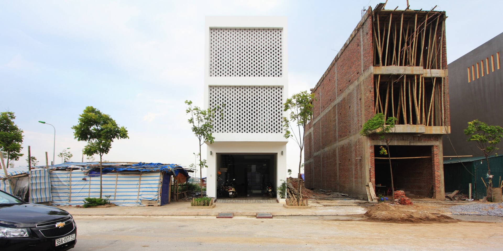 21 House - Nhà hướng Tây với những khoảng trống sáng thoáng
