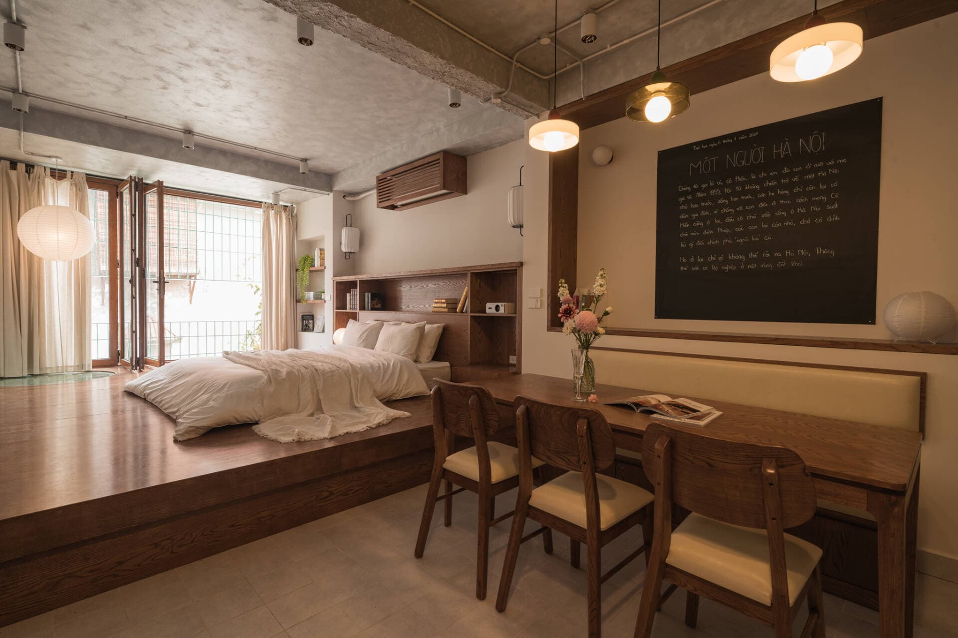 Căn hộ tối giản 50m2 tận dụng “chuồng cọp” làm không gian xanh