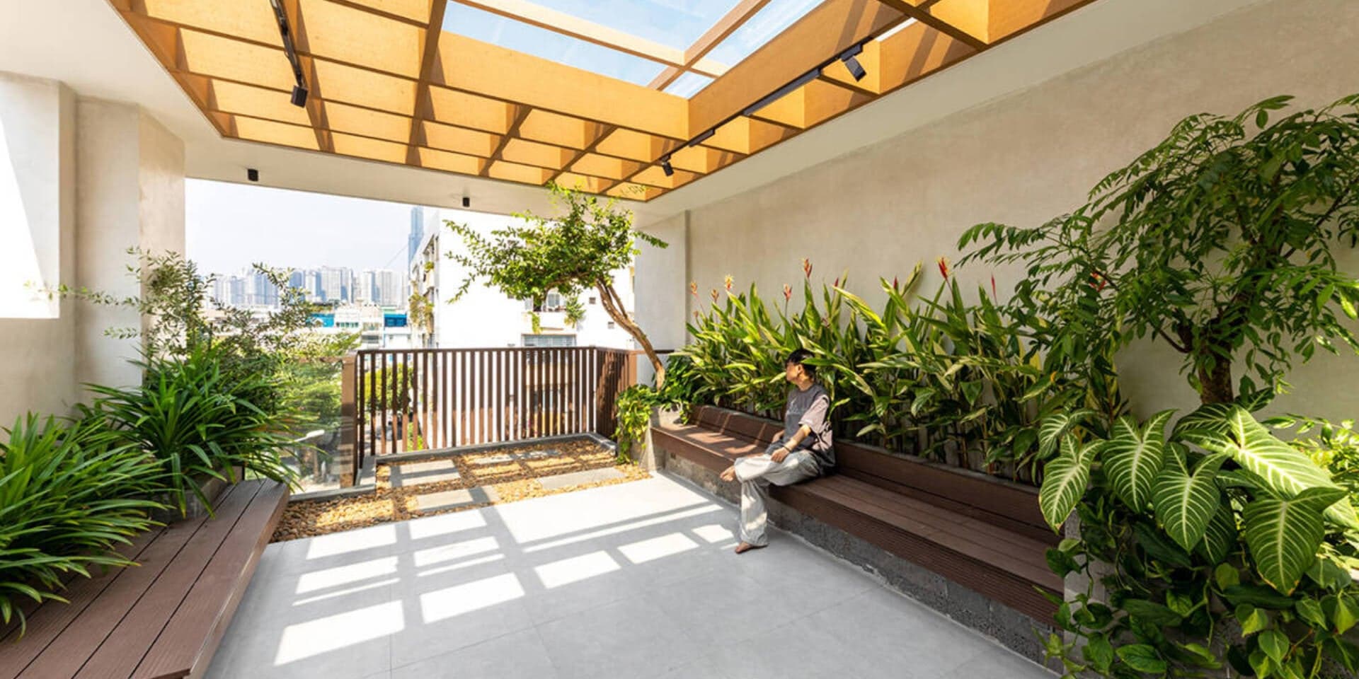 Thiết kế nhà ở kết hợp văn phòng: Bài toán được giải khéo trong Trầm Hương House