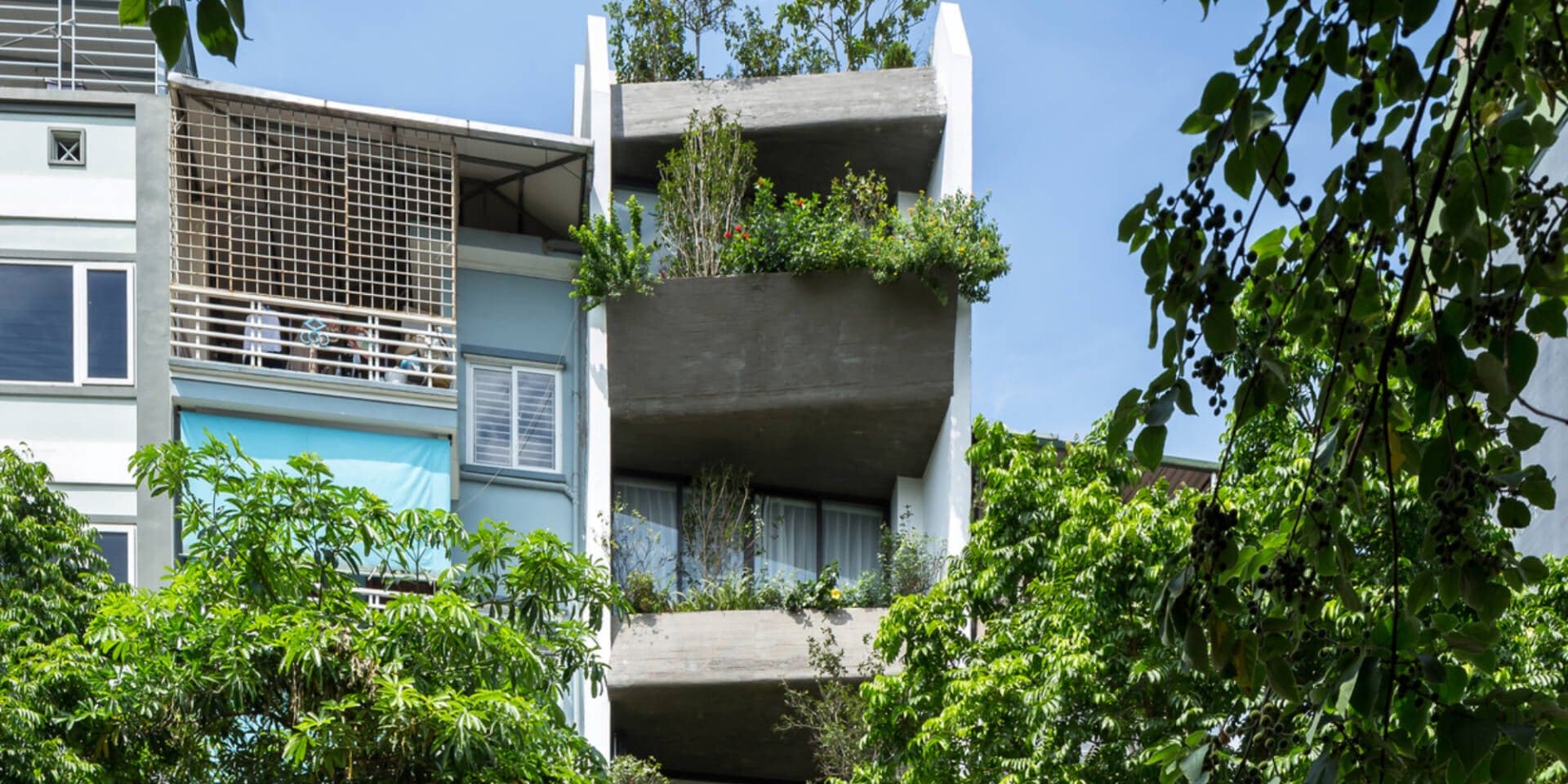 Cải tạo nhà phố 5 tầng hướng Tây Nam: Giải pháp sống đa thế hệ kết hợp kinh doanh tại Hà Nội