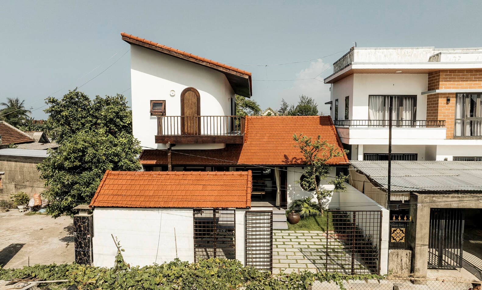 Nhà ba gian hai chái tái sinh theo cách hiện đại: House in Thuận Hóa giữa lòng Huế