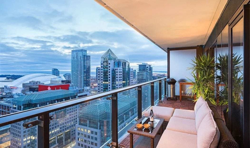 Mẹo trang trí lô gia đón xuân Kỷ Hợi 2019