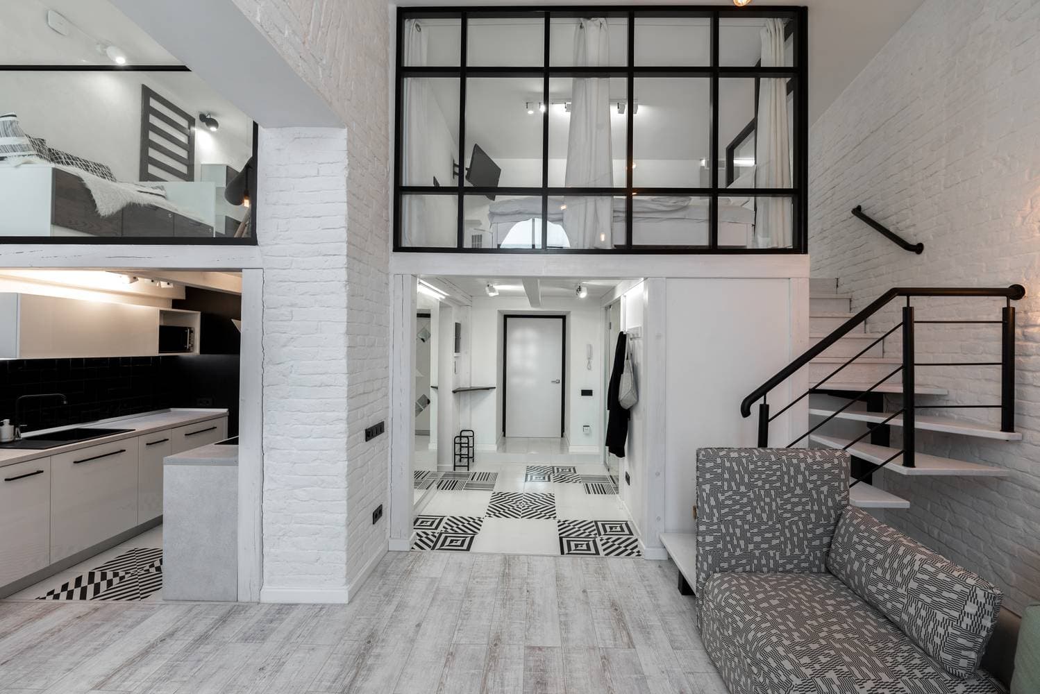 Apartment in Lviv - Căn hộ tuyệt vời dành cho những tín đồ chỉ thích hai màu đen - trắng