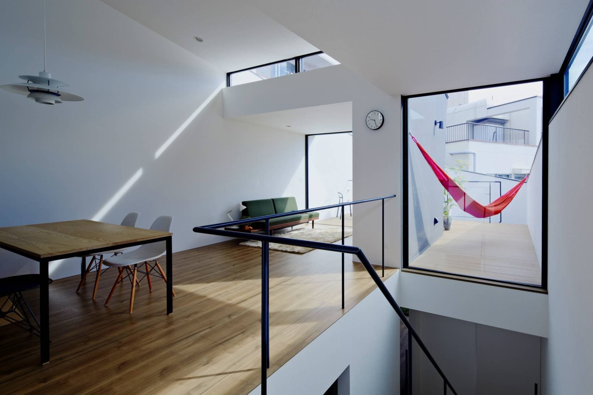 Từng bị lấp sáng nghiêm trọng nhưng sau cải tạo NN House lại vô cùng thoáng đãng, gần gũi thiên nhiên