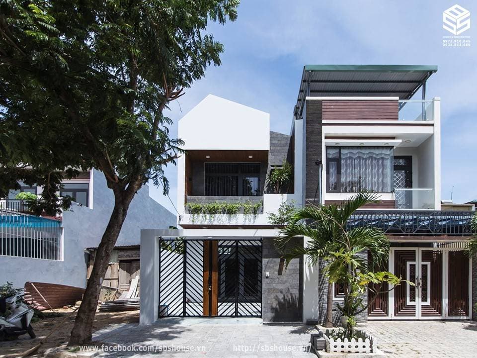 Quang Trinh’s House - Ngôi nhà phố 2 tầng sở hữu mặt tiền đơn giản nhưng không kém phần tinh tế và khu vườn rộng đáng mơ ước