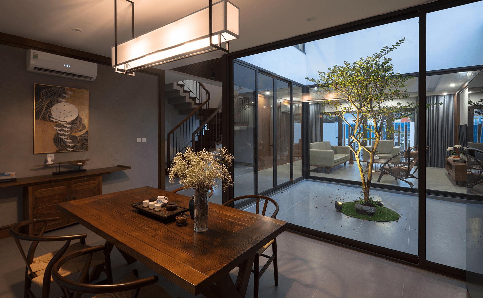 Nhà 2 tầng Quảng Ninh tràn ngập cây xanh của cặp vợ chồng trung niên