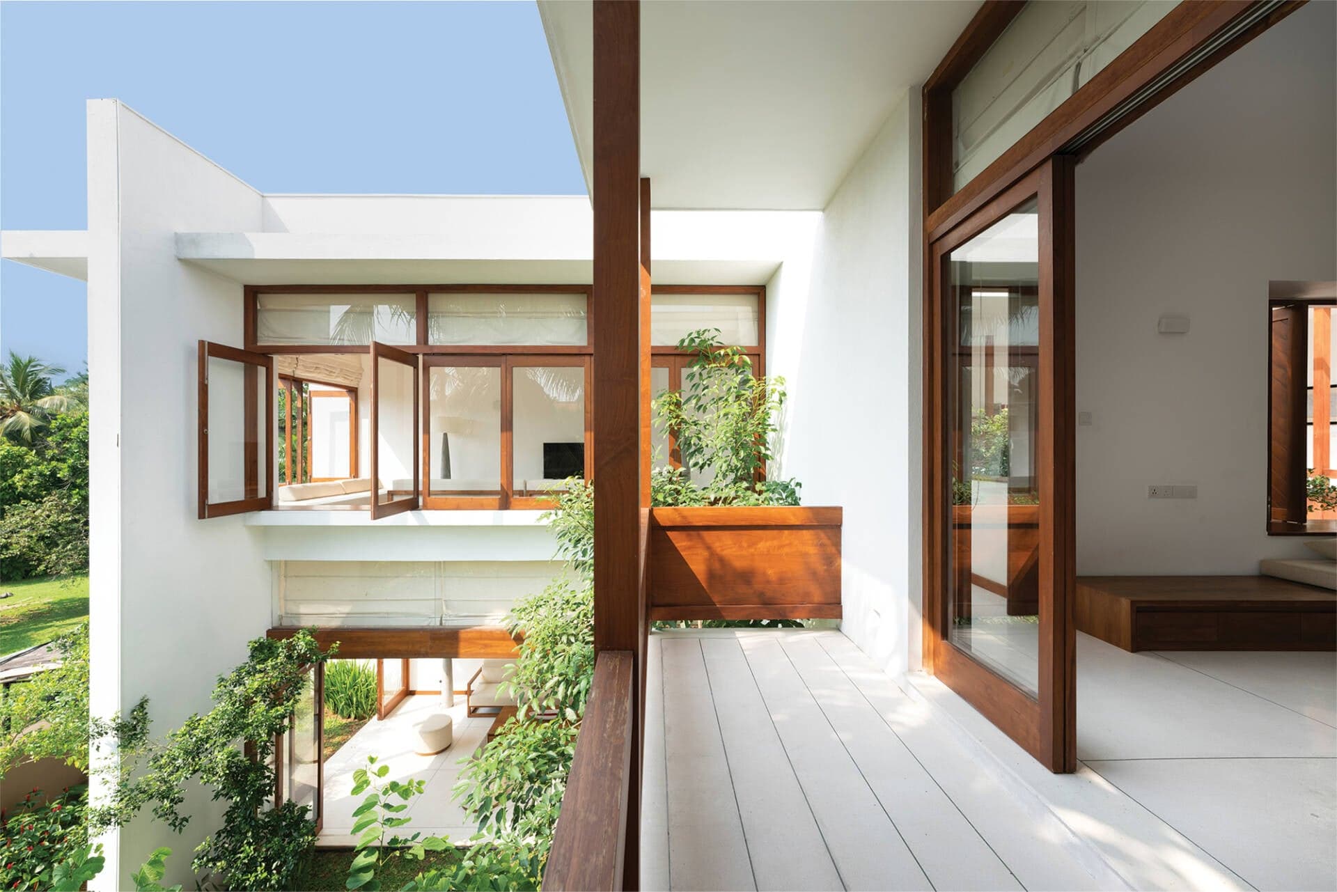 Nhà 2 tầng ngập tràn ánh sáng của cặp vợ chồng công nghệ, cân bằng giữa công việc và cuộc sống