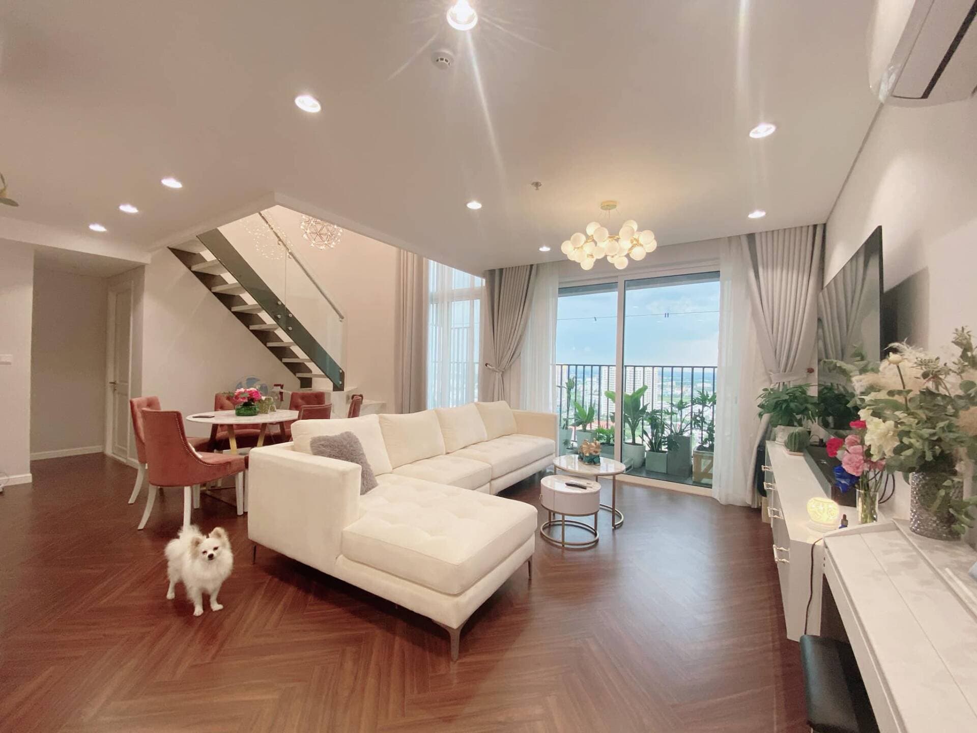 Căn hộ duplex cô gái trẻ tự lên ý tưởng thiết kế, dành tặng bố mẹ nghỉ hưu sắp chuyển vào Sài Gòn sinh sống
