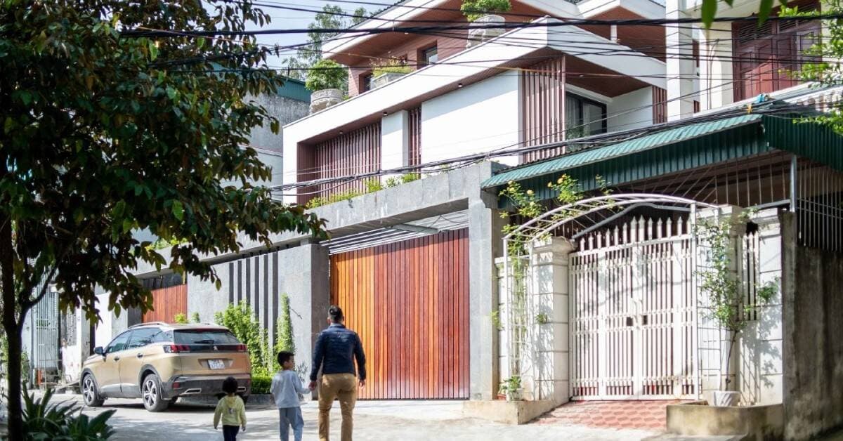 Nhà Hàm Rồng nằm trên sườn đồi, ngắm toàn cảnh núi non với diện tích xây dựng chưa tới 30% đất