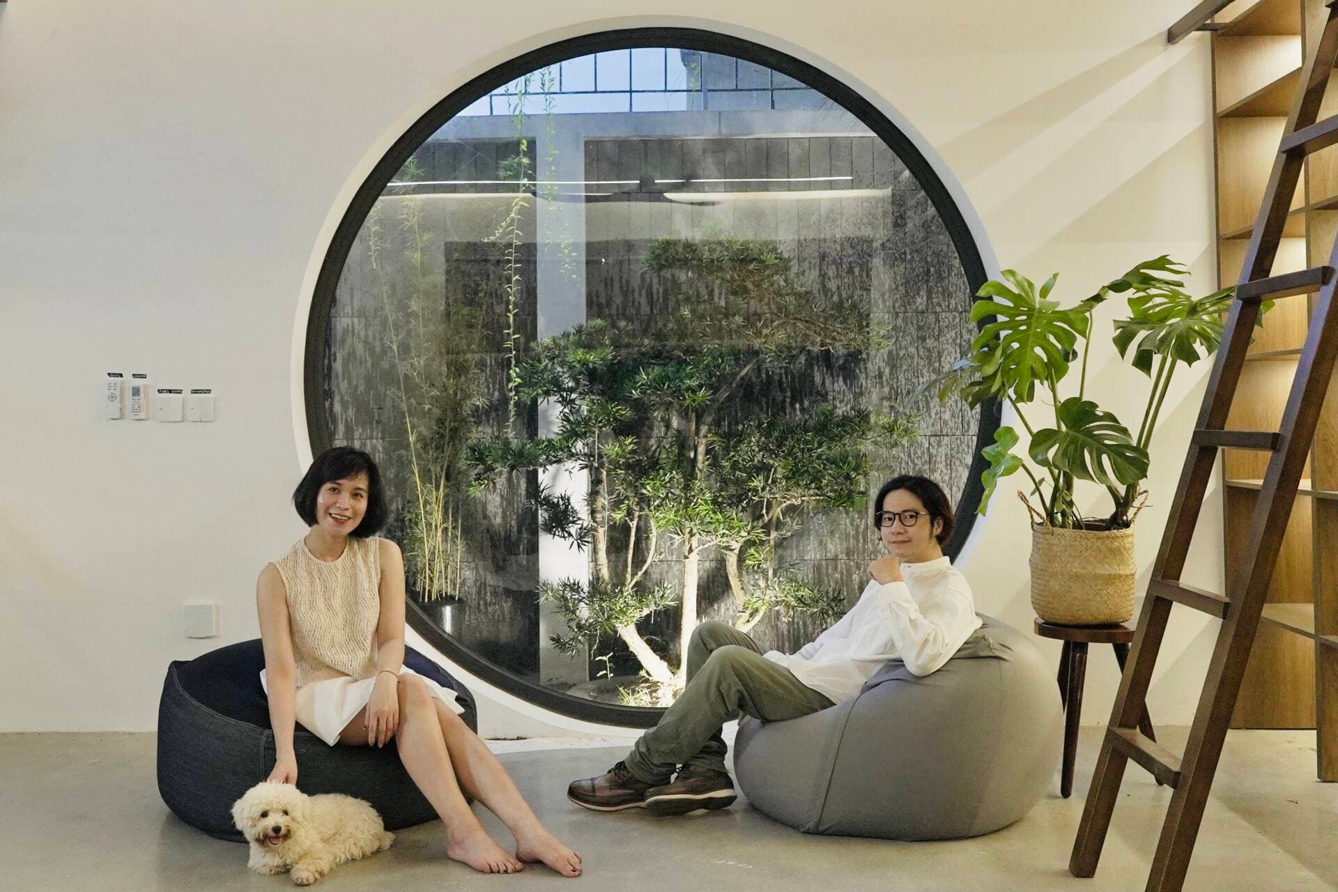 Nhà 100m2 của gia chủ độc thân, ngỡ náo nhiệt, ồn ào nhưng an yên, bình dị đến bất ngờ