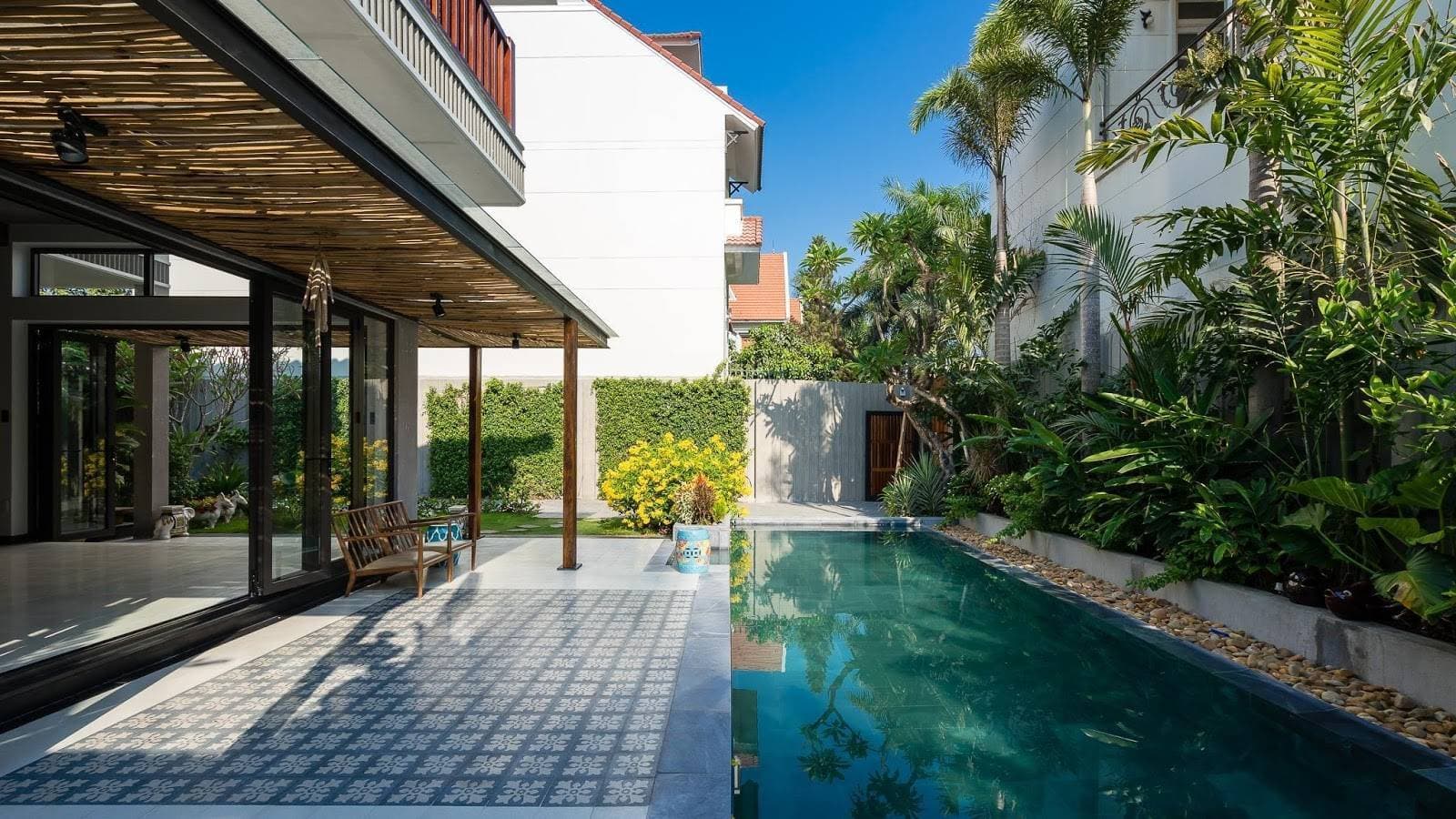 Thiết kế biệt thự vừa hiện đại vừa truyền thống để đón bố mẹ cuối tuần về chơi cùng con cháu