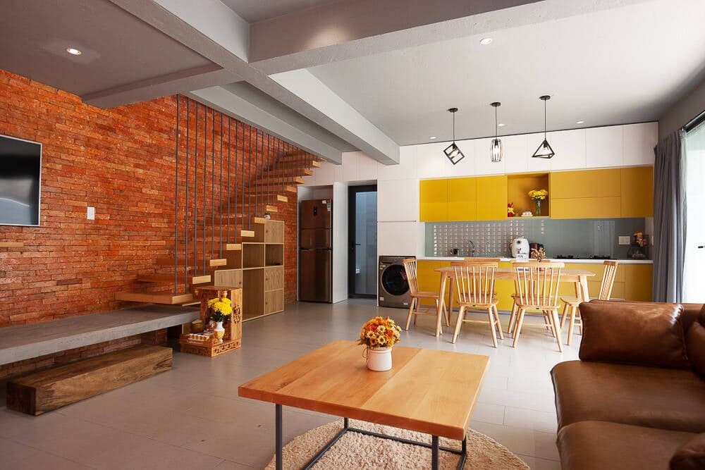 Vi House – nhà phố 2 tầng thể hiện cá tính gia chủ bằng màu sắc, vật liệu và ánh sáng