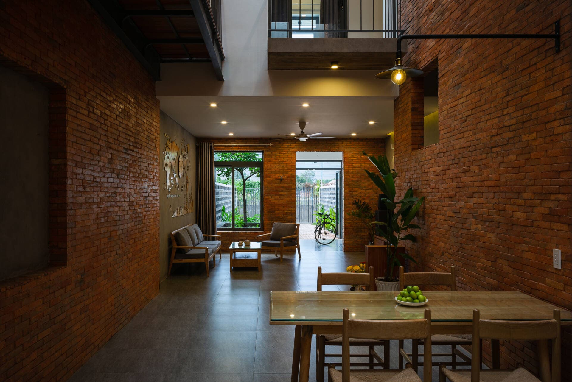 Kỹ sư phần mềm xây nhà 2 tầng tặng mẹ và em gái, chú trọng ánh sáng tự nhiên và tính kết nối gia đình