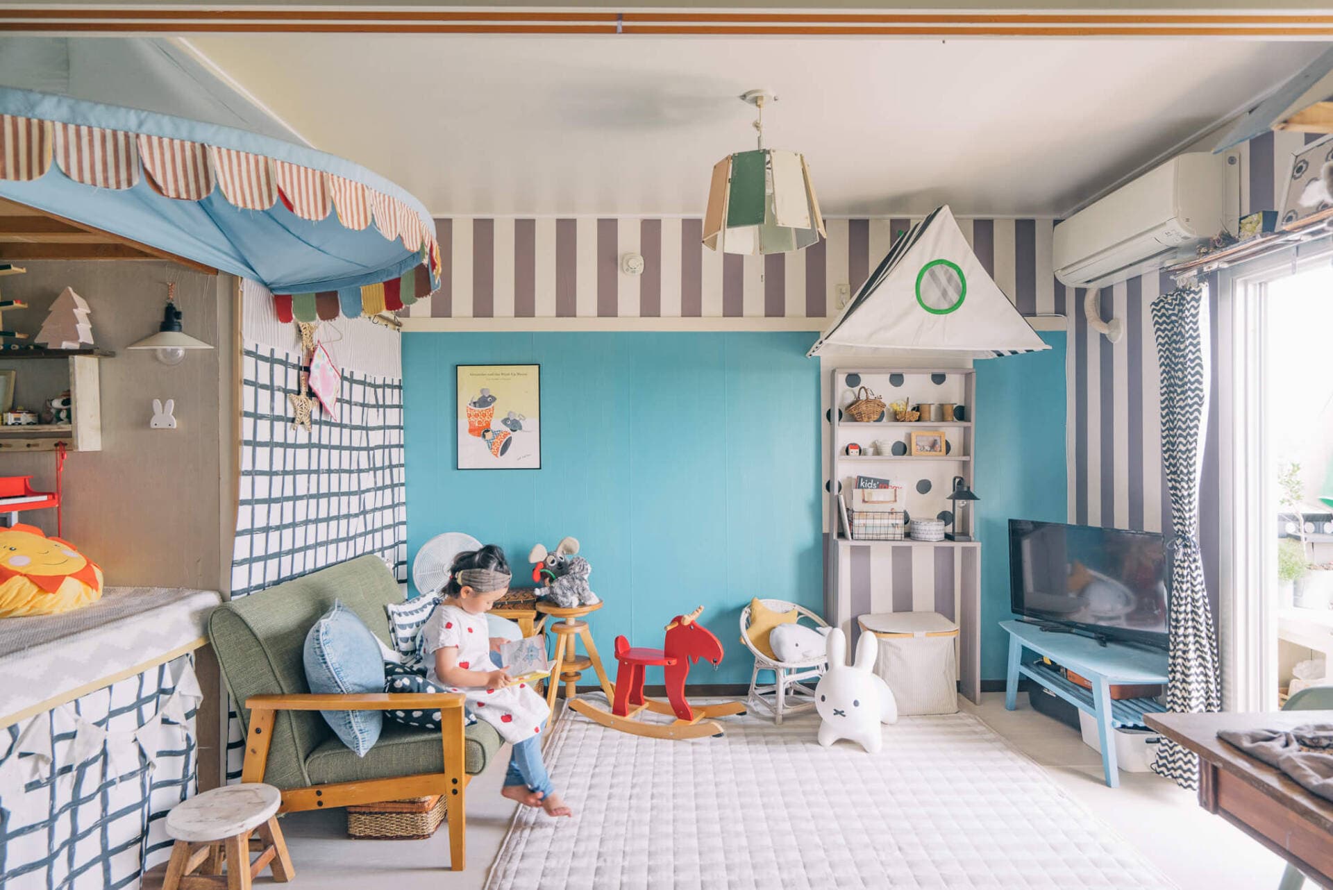 Ngưỡng mộ mẹ đơn thân tự tay cải tạo nhà cũ để con được sống trong thế giới tuổi thần tiên