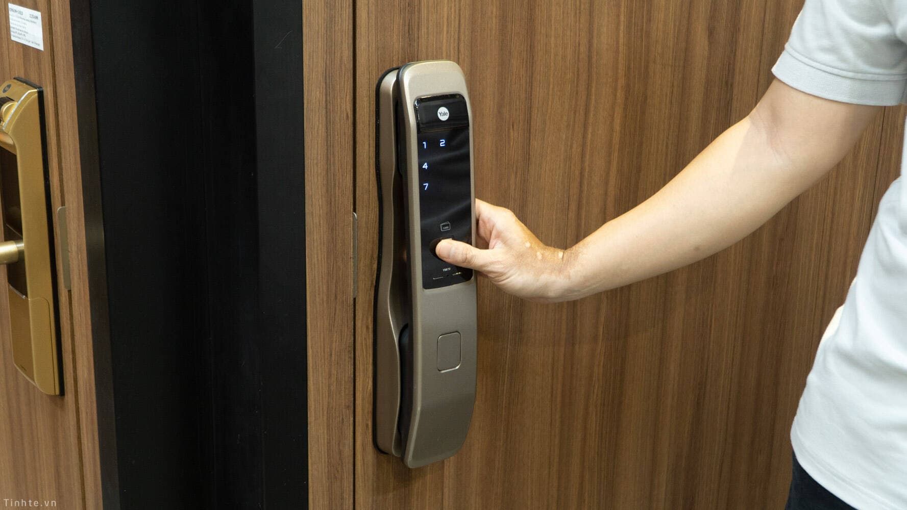 Khi nào nên dùng khóa cửa thông minh? TOP khóa cửa thông minh giá tốt và chất lượng nhất