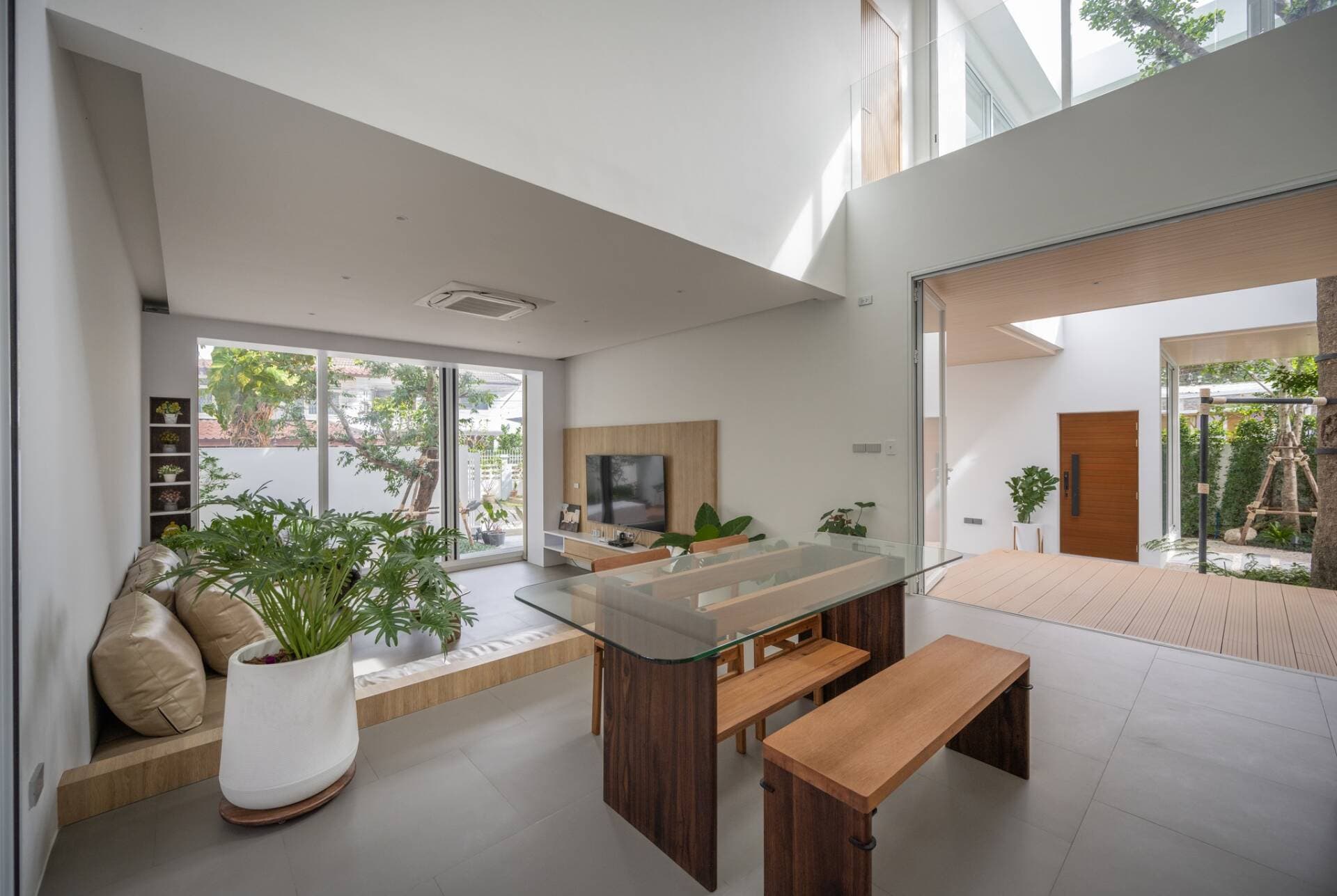 Thiết kế nhà phố rộng rãi, đáp ứng yêu cầu của gia chủ “nhà phải bền và dễ bảo trì”
