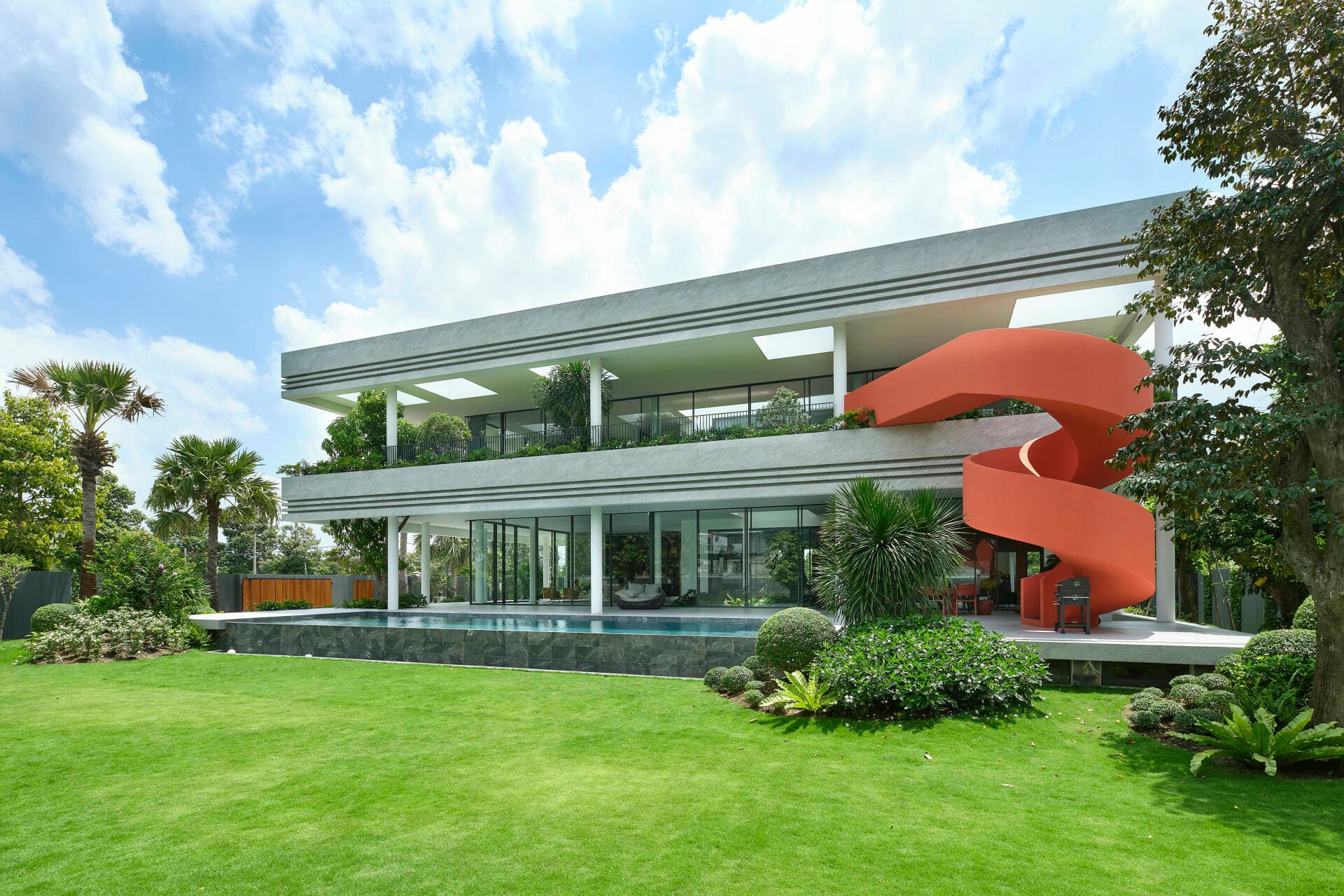 Nhà ở Long An sử dụng 3 tầng lọc nhiệt độ để giải quyết nhược điểm hướng Tây