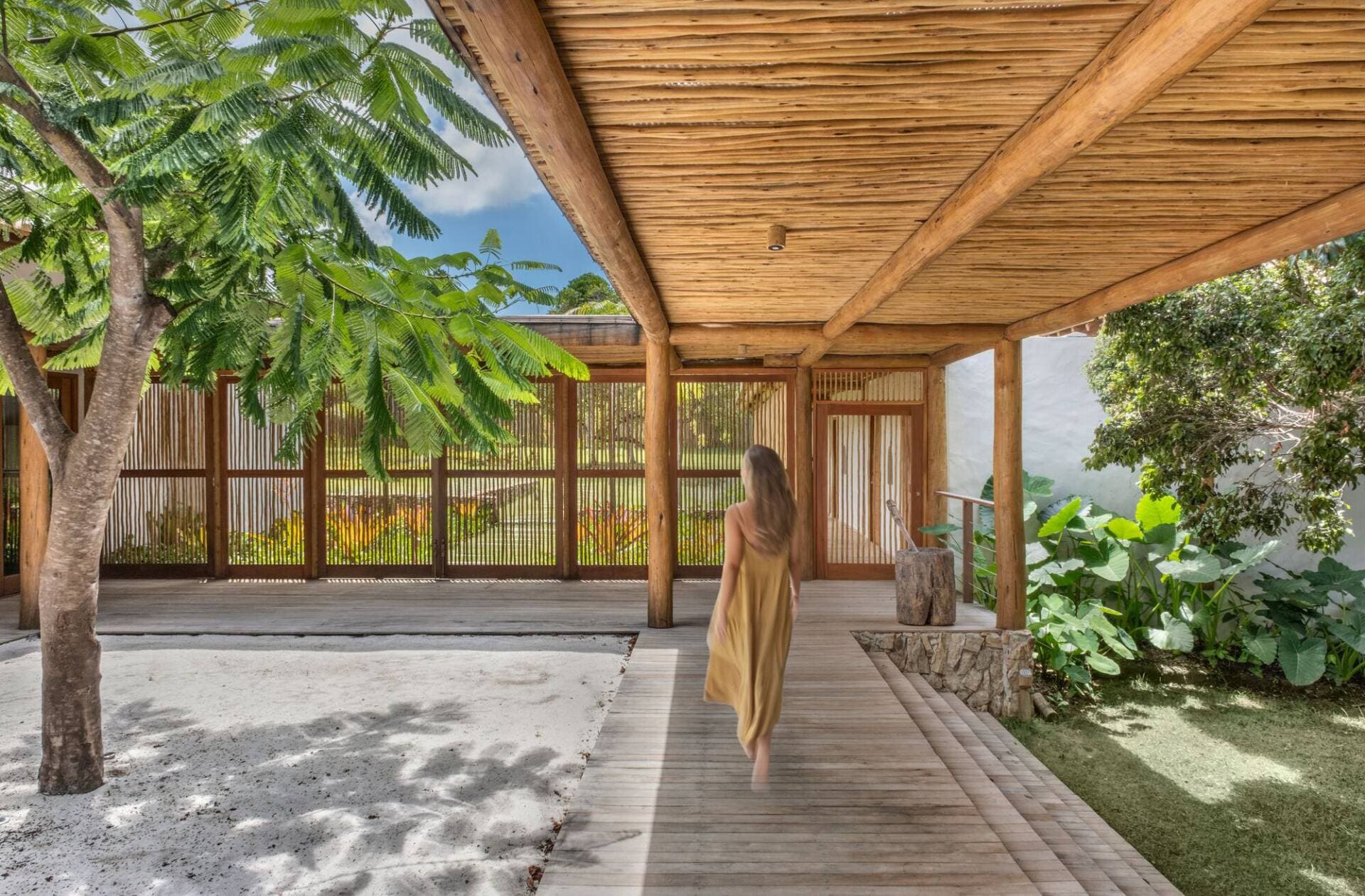 Bình yên trong căn nhà gỗ rộng 678m2 trông tựa như một resort trên núi