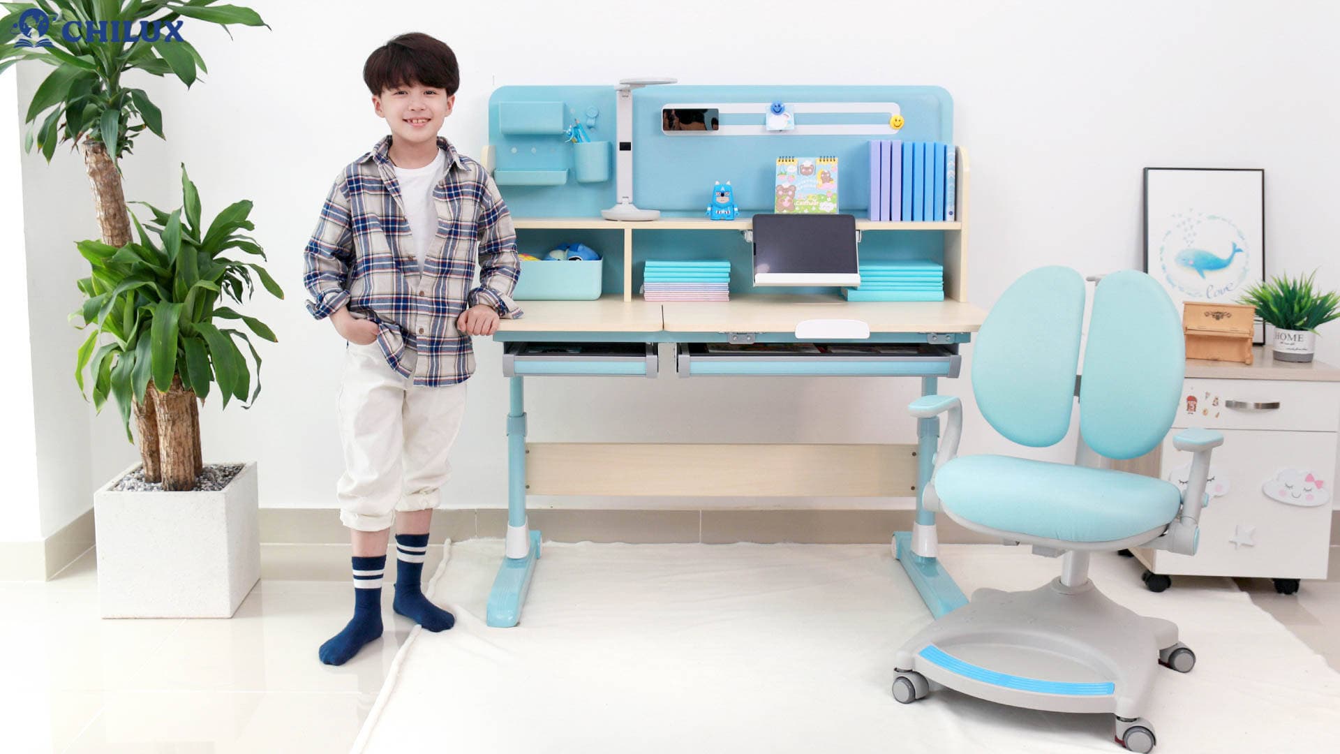 Bàn học chống gù có thật sự tốt? TOP 5 bàn học chống gù ba mẹ nên đầu tư cho bé từ sớm