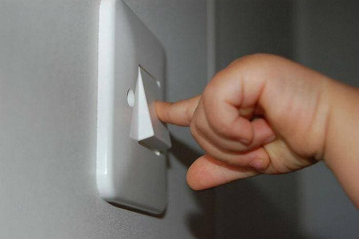 11 thói quen tiết kiệm sai lầm sẽ khiến bạn tốn nhiều điện hơn