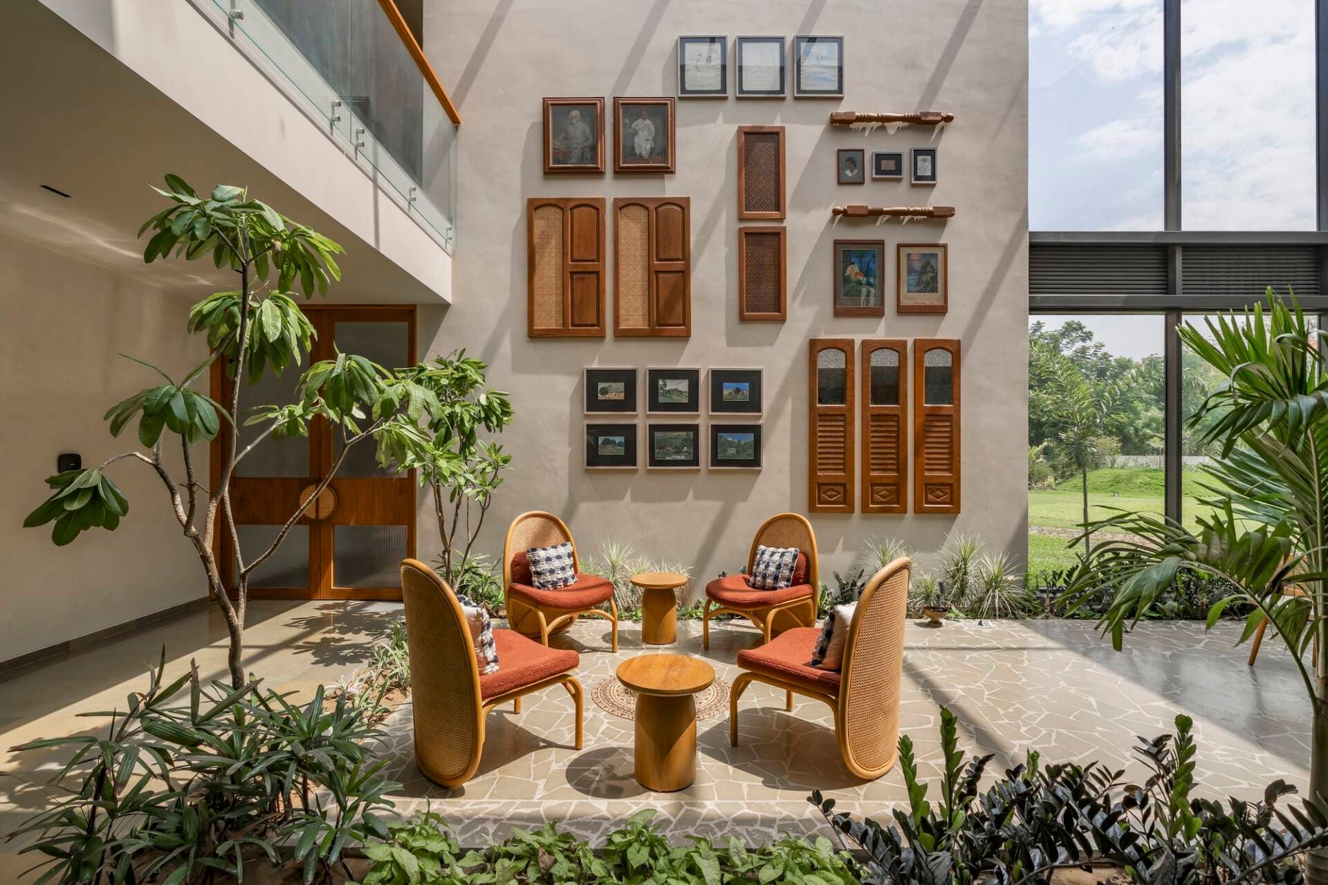 Căn biệt thự bền vững, hiện đại, cân bằng giữa bảo tồn và đổi mới thông qua việc tái chế vật liệu