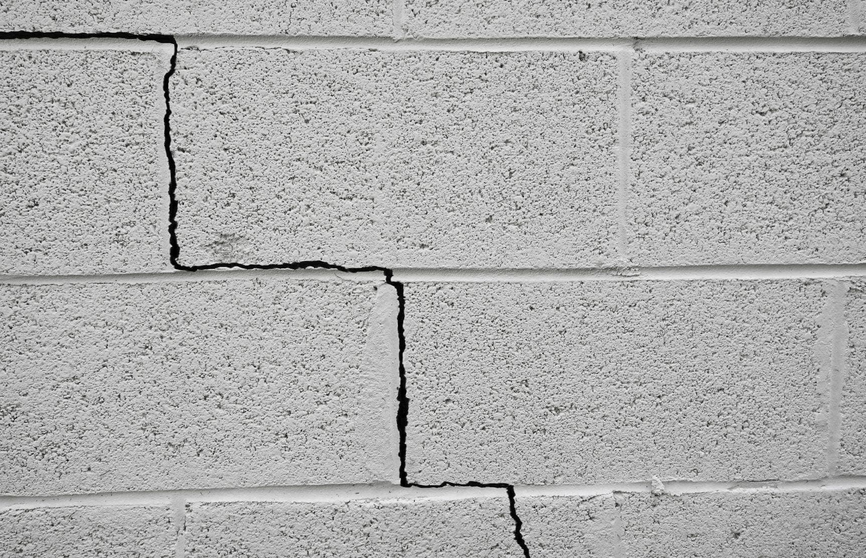 Nhà mới xây đã nứt dọc ngang nhiều chỗ: Nguyên nhân và giải pháp khắc phục