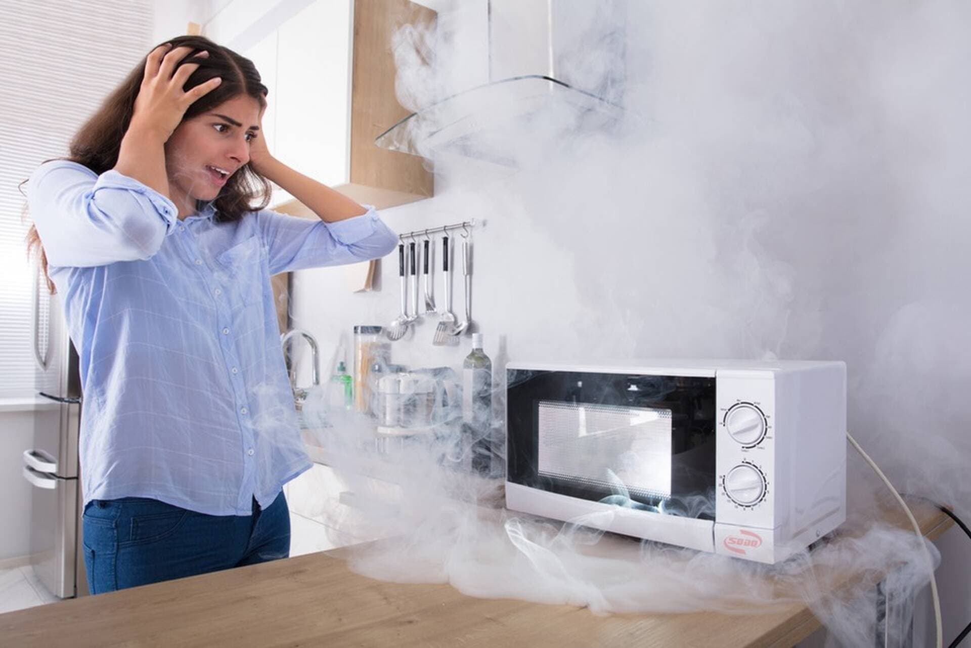 Sai lầm nguy hiểm khi sử dụng lò vi sóng nhiều người vẫn vô tình mắc phải