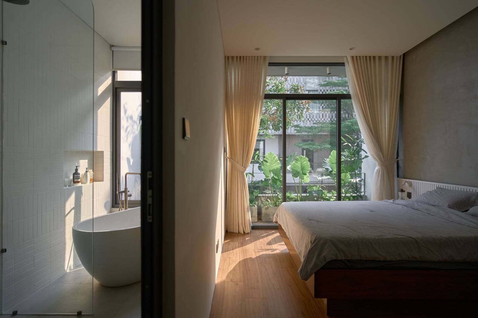 PB’s House – Cải tạo nhà cũ 4 tầng bằng cách đập thông tầng, giảm diện tích nhưng tăng ánh sáng và cảm xúc