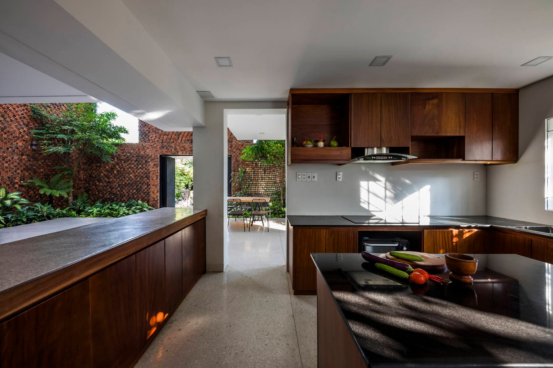 Wall House – Ngôi nhà 2 tầng “biết thở” bên sông Đồng Nai, sống trọn sự thuần khiết của thiên nhiên miền nhiệt đới