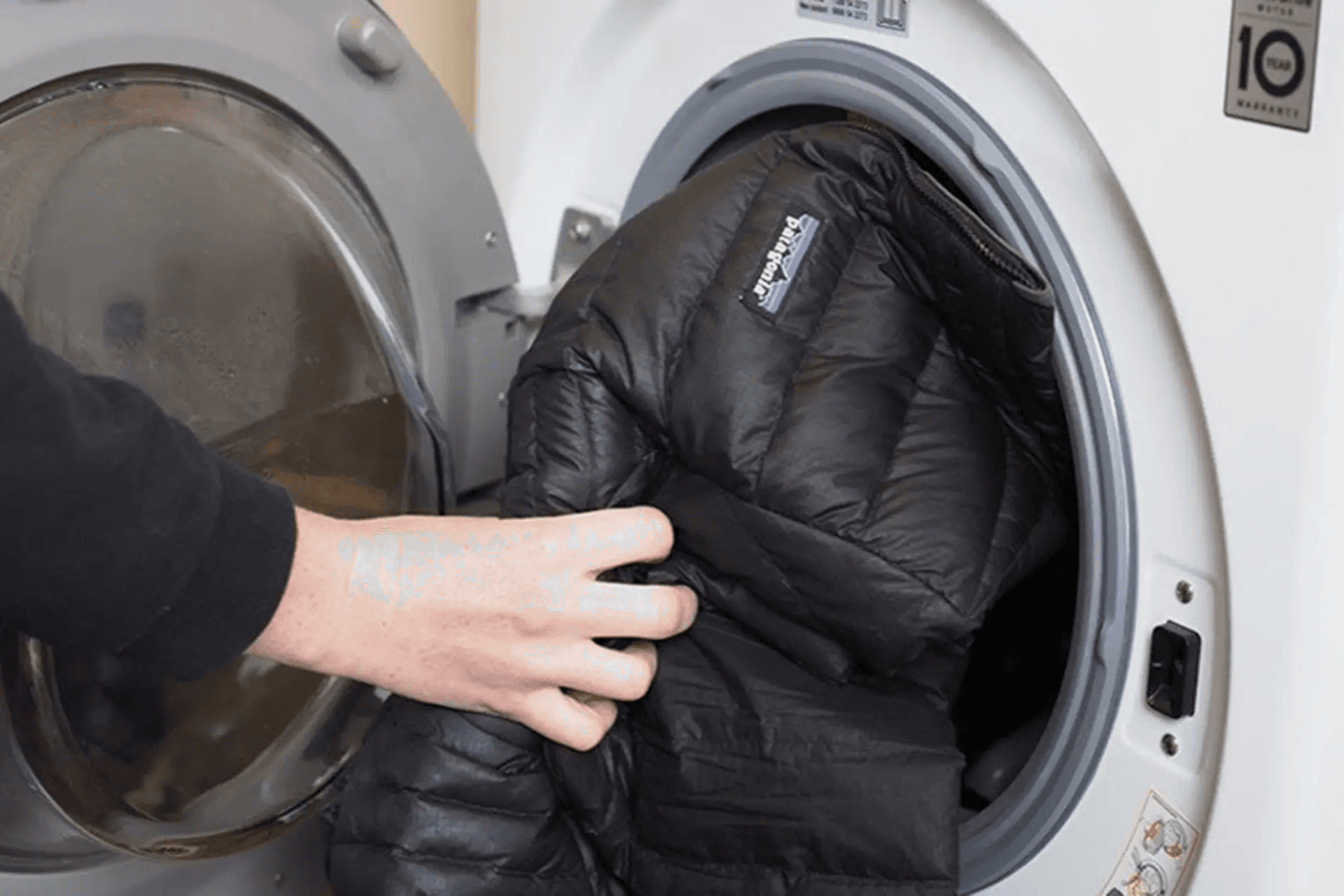 Cách giặt áo phao tại nhà không bị vón cục, giữ áo phồng ấm suốt mùa lạnh