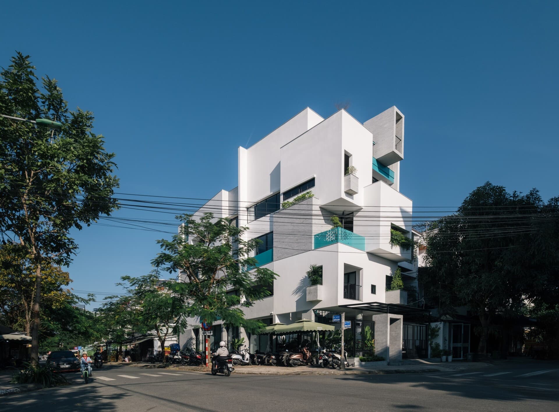 Nhà ở kết hợp văn phòng tại Đà Nẵng với thiết kế mở linh hoạt và không gian xanh đô thị