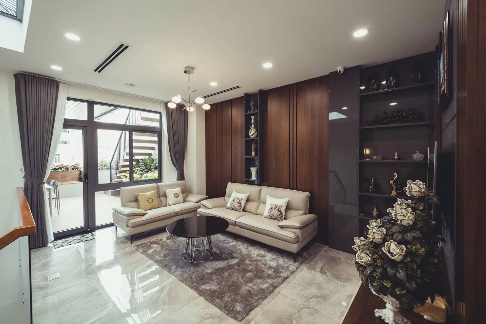 Biến nhà 3 tầng Sài Gòn thành không gian sống đẳng cấp như khách sạn