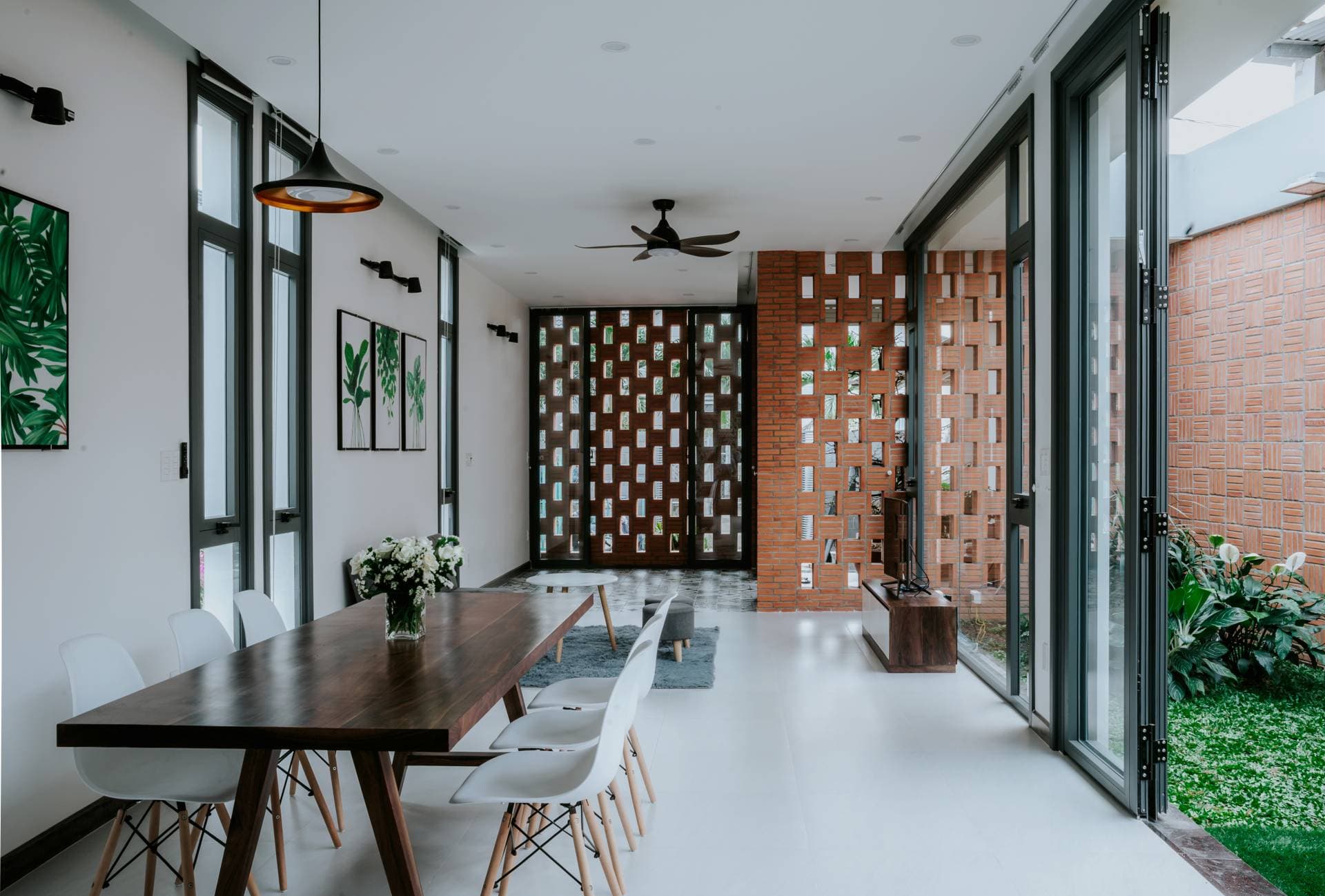 Nhà cấp 4 nở hậu của gia đình trẻ với khu vườn xanh đầy mơ ước