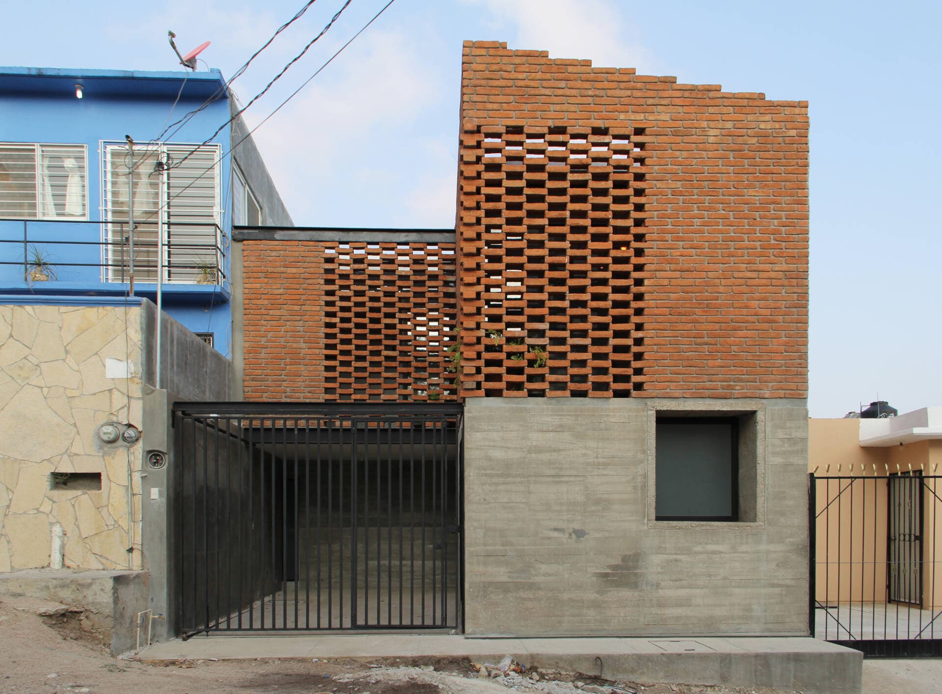 Lấy cảm hứng từ kiến trúc cổ của người Maya, Tadeo House được thiết kế với vẻ đẹp bản địa độc đáo