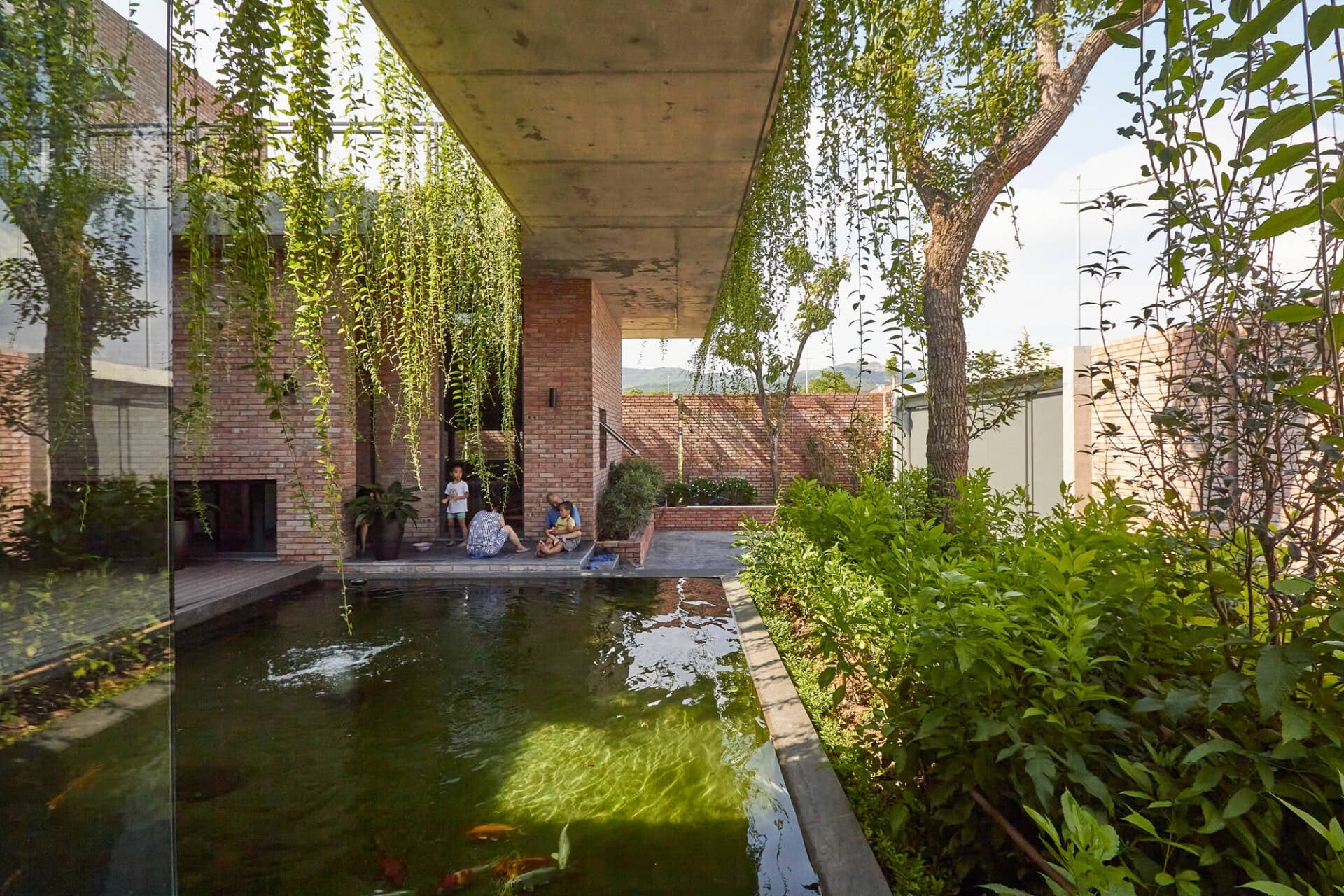 Mạo Khê House - Ngôi nhà gây thương nhớ bởi sân vườn, ao cá bình yên đến lạ