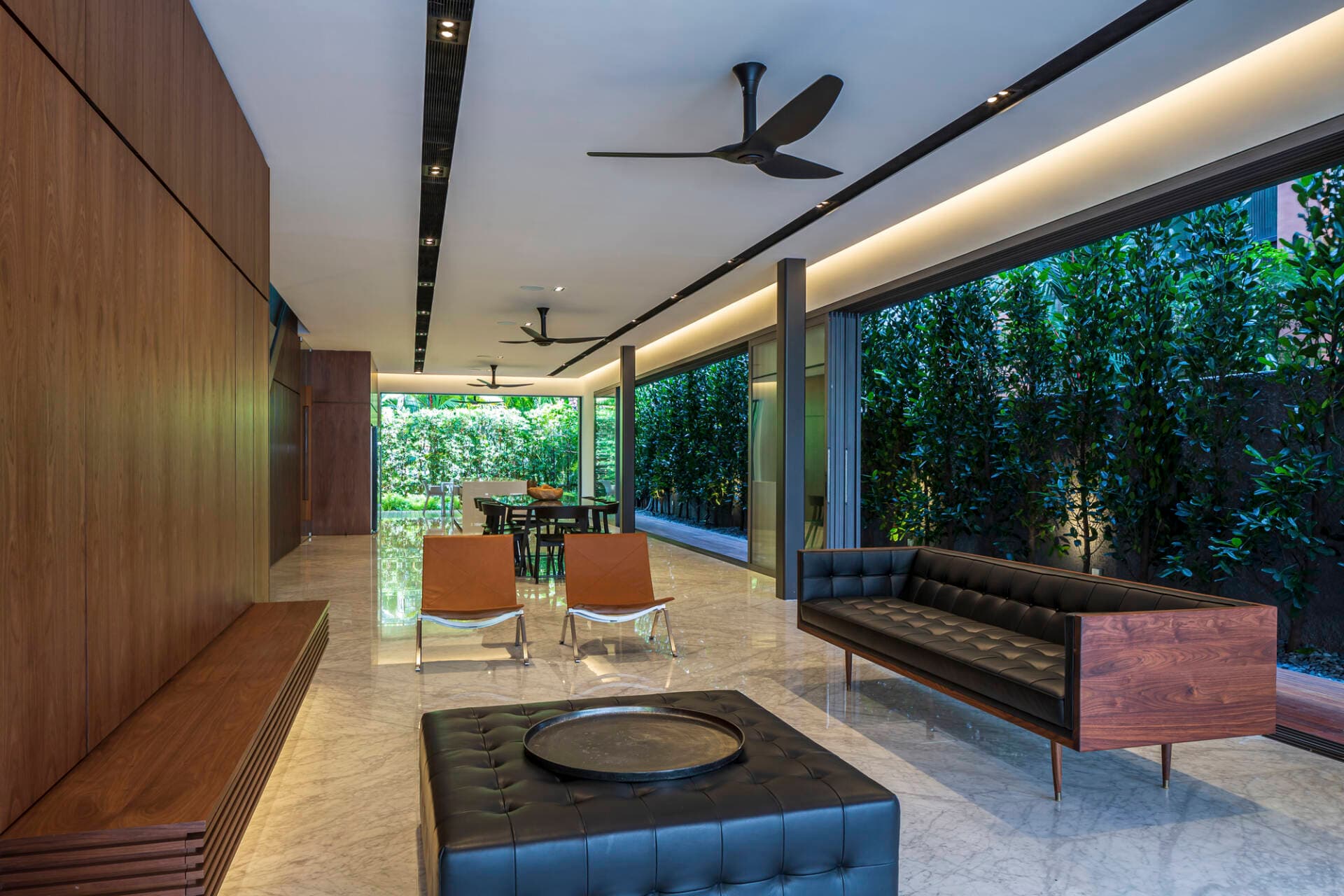 Open Ended House – Ngôi nhà Singapore nổi bật nhờ mái hiên siêu rộng và không gian sống xanh mướt tuyệt vời