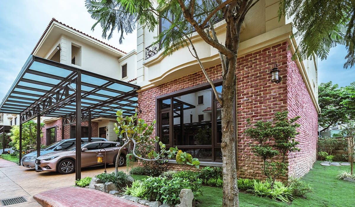 Nhà 3 tầng rộng 100m2 của cặp vợ chồng trẻ, hiện đại giữa thiên nhiên chan hòa
