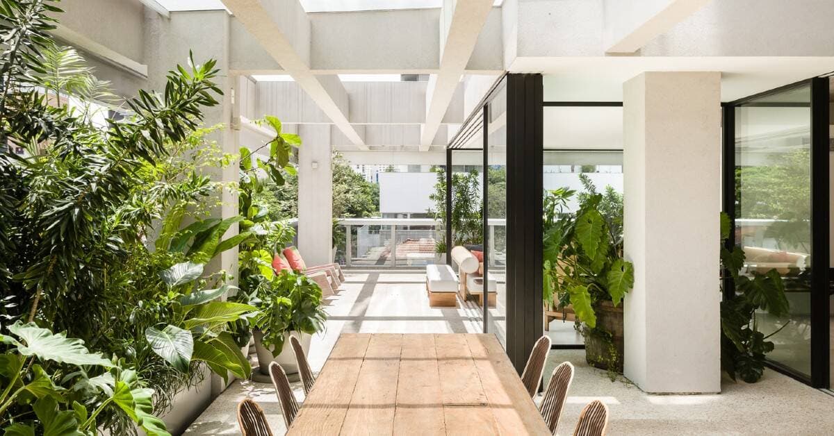 Căn hộ 165m2 rợp bóng cây và ngập sắc nắng, chẳng khác nào nhà đất
