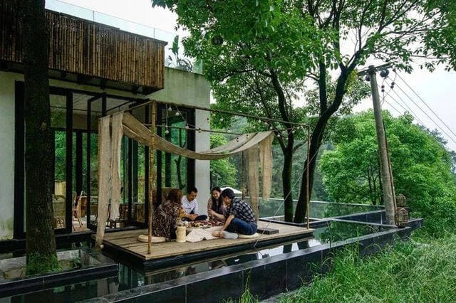 Cô gái chấp nhận sống không thu nhập trong 3 năm để về quê xây nhà trên mảnh đất ai cũng “từ bỏ”
