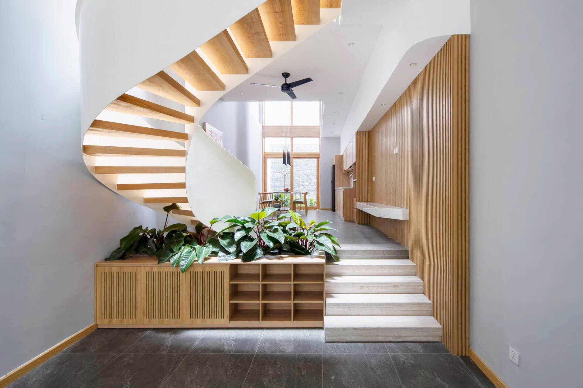 Minimal House - Nhà ống 4x17 tại TP.HCM thiết kế mặt tiền 2 lớp để tăng cường gió mát vào nhà