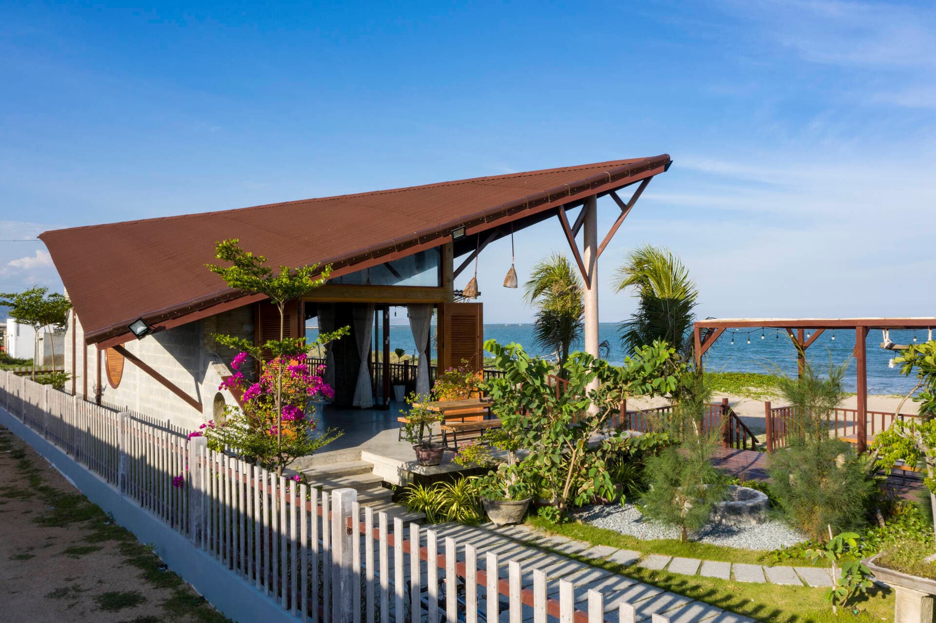 Gia chủ về biển xây nhà nghỉ dưỡng để nhớ về tuổi thơ tươi đẹp ở xóm chài, chi phí 1 tỷ đồng