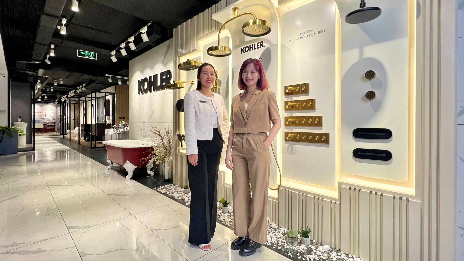 Cùng admin trải nghiệm bộ sưu tập sen tắm Statement và bộ điều khiển Anthemghé tại showroom Kohler
