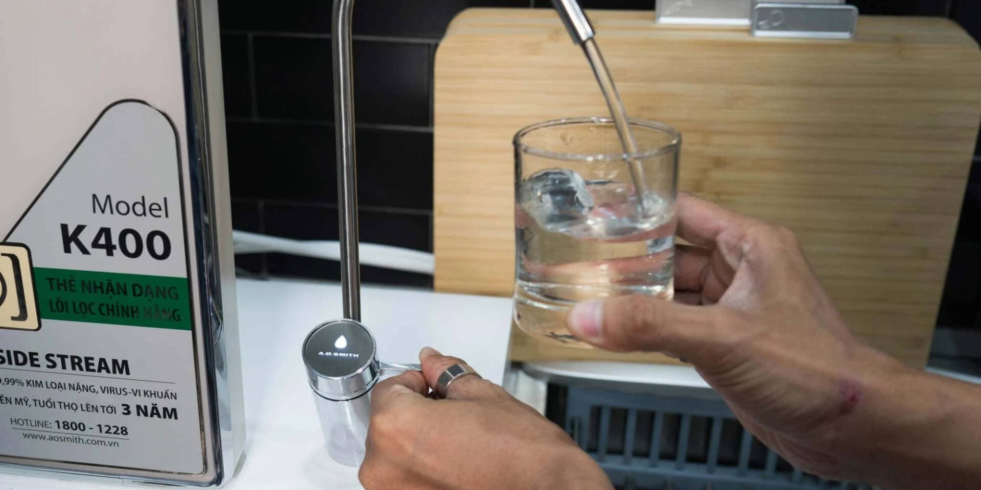 Uống nước trực tiếp từ máy lọc nước hay đun sôi tốt cho sức khoẻ hơn?