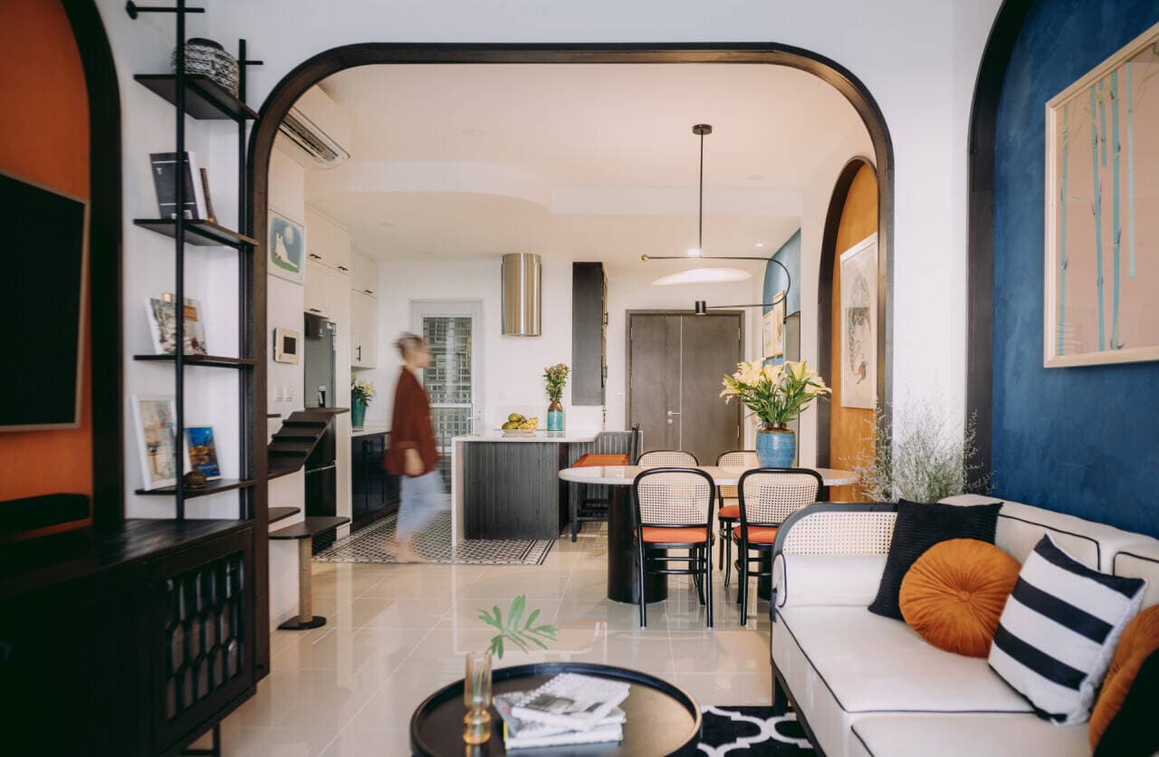 Phong cách Indochine kết hợp với bảng màu nhiệt đới trong căn hộ 90m2 