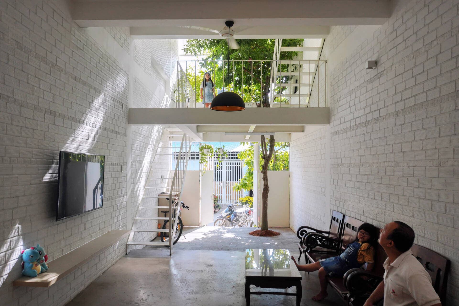 Bố mẹ xây nhà 52m2 thiết kế chú trọng yếu tố xanh - an toàn để các con phát triển tốt nhất