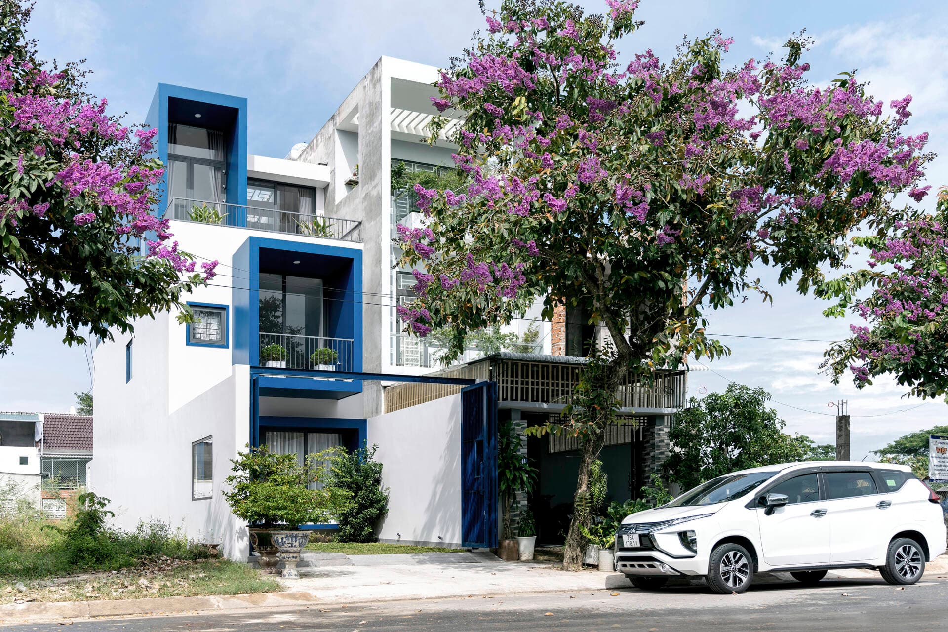 Nhà Khung thiết kế thích ứng với thời tiết khô nóng và mưa bão thất thường ở miền Trung