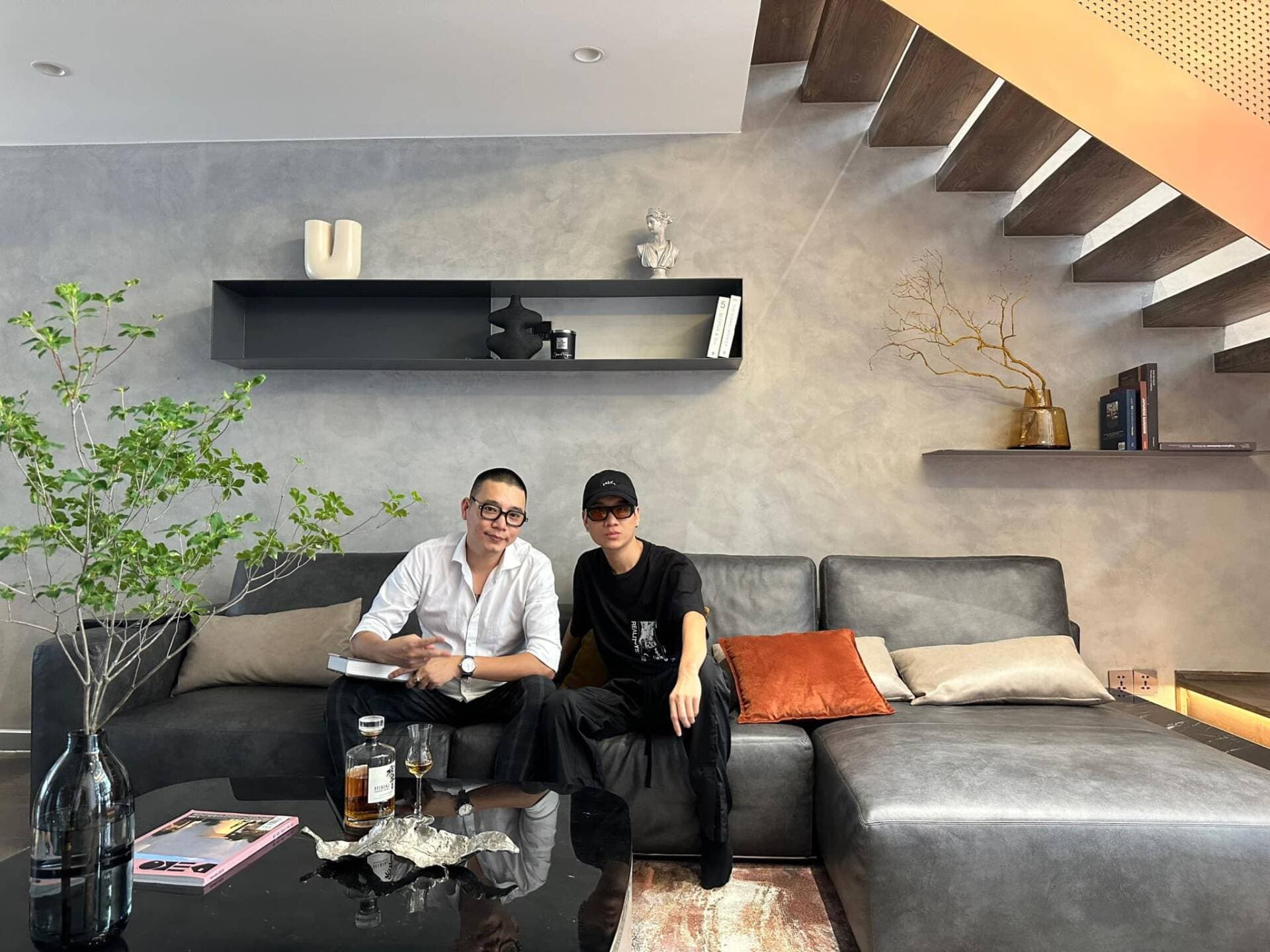 Hé lộ căn biệt thự 5 tầng vừa hoàn thiện của HLV Rap Việt JustaTee, bị “đồn” có giá trị tới 70 tỷ đồng