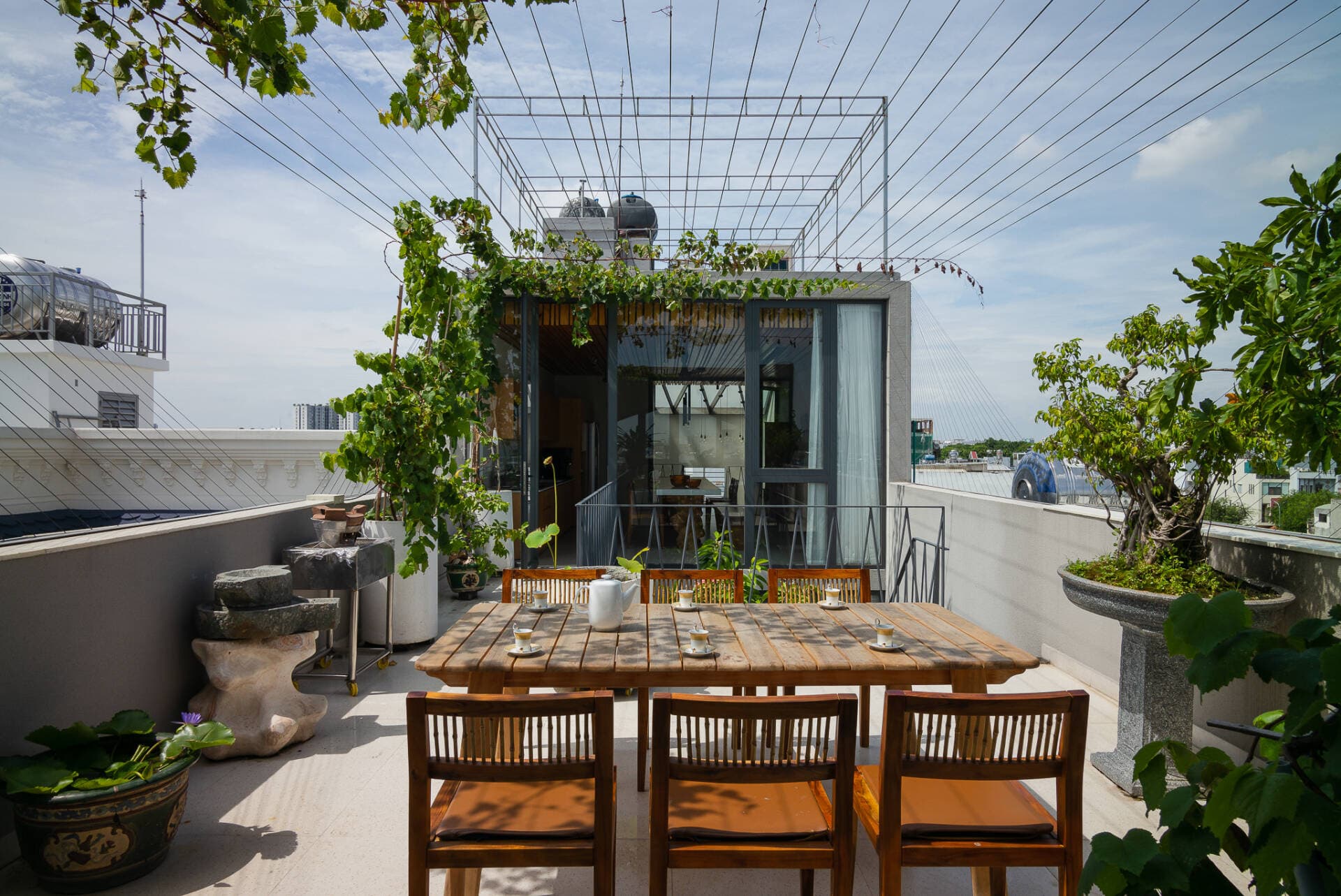 NHT House - Nhà ống 5 tầng thiết kế vừa để ở vừa cho thuê làm văn phòng