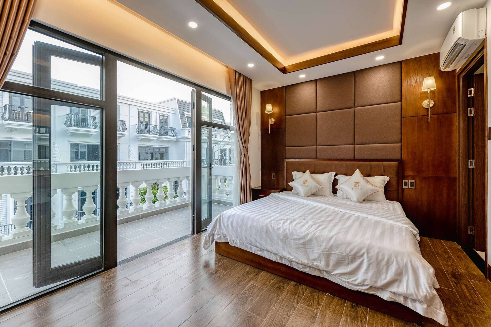 Ban đêm mở cửa phòng ngủ hay đóng cửa tốt hơn?